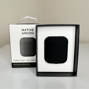 NWT Native Union Silicone AirPod Case